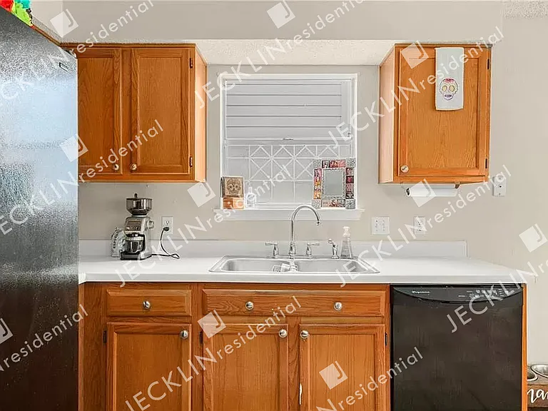 13805 Lothian Dr — Photo 14