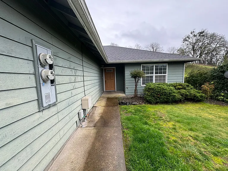 3265 NE Johnson St — Photo 2