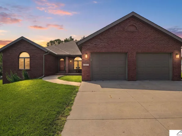 2257 Westwood Dr, Crete, NE 68333