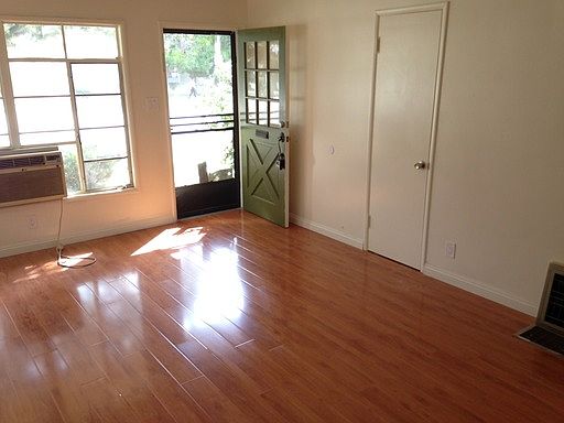 2nd image of 1105 N Altadena Dr