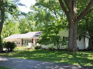 17 Santa Cir, Pittsford, NY 14534