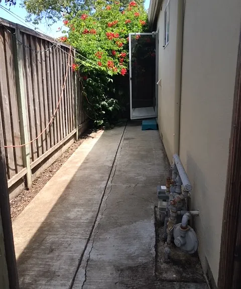 3121 Alma St — Photo 3