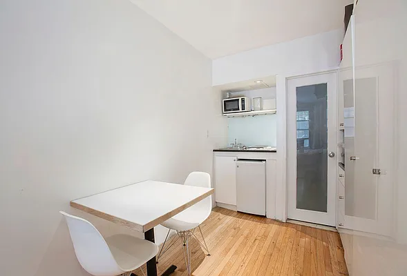 Rented by Warburg | media 12