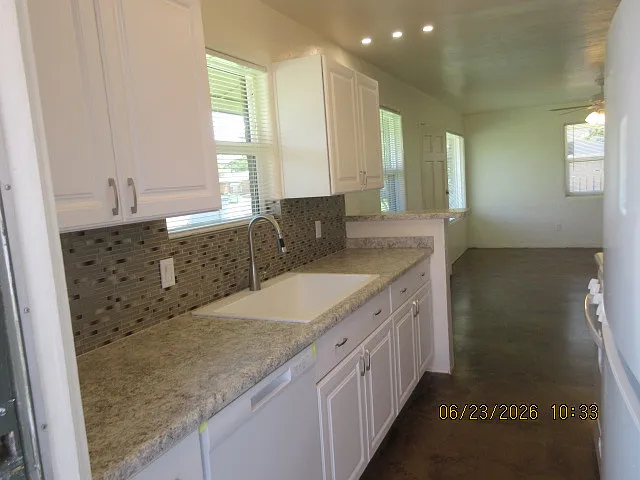 223 W Turney Ave — Photo 6