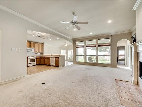 4th image of 2929 Saratoga Dr