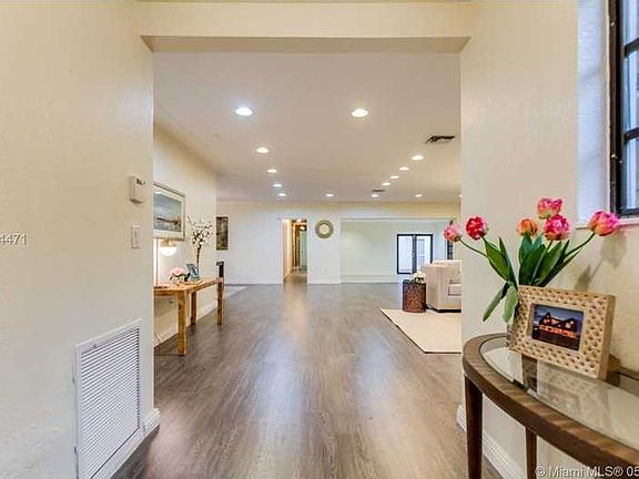 2nd image of 4465 Sheridan Ave