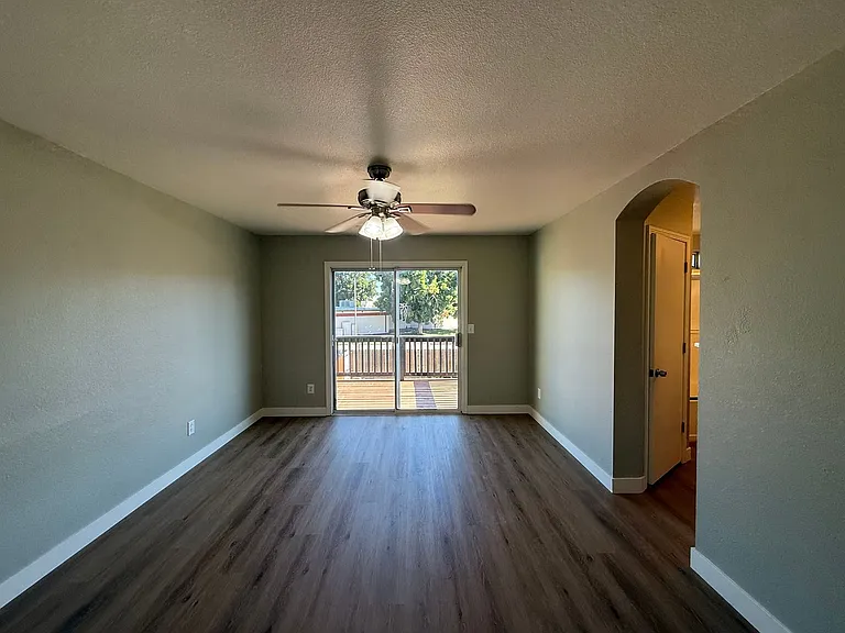 16664 Sheffield St — Photo 27