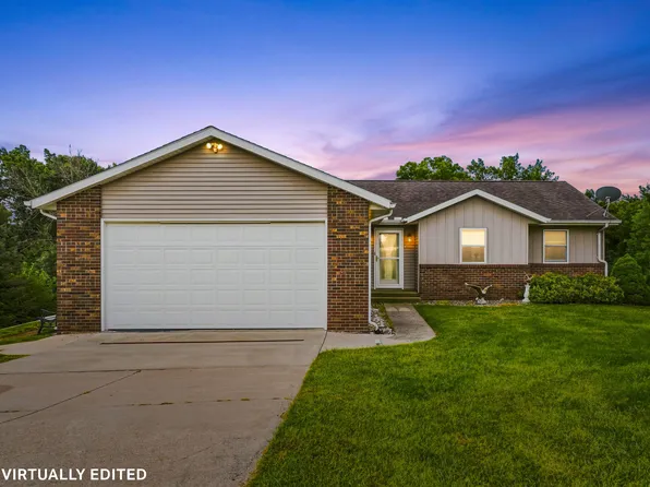 130 Valleyview Dr, Guttenberg, IA 52052