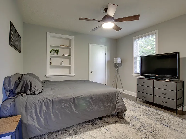 5019 Oxford St — Photo 14
