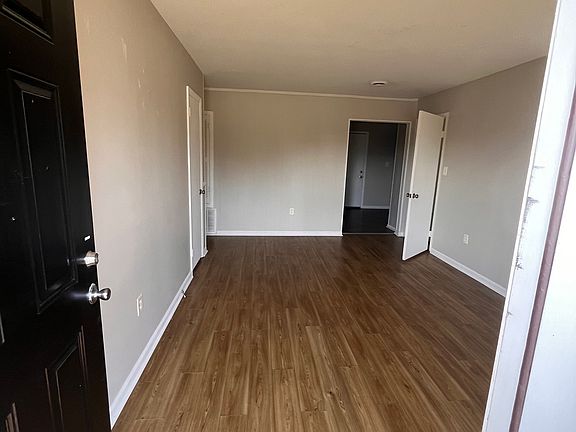 3rd image of 2508 Dexter Rd
