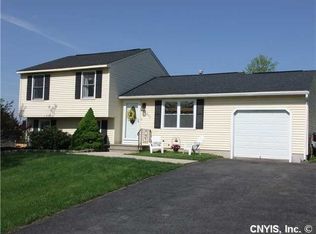 207 Sizzano Trl, Syracuse, NY 13209