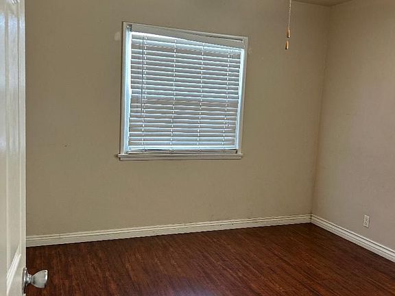 4th image of 14022 Burbank Blvd #14022