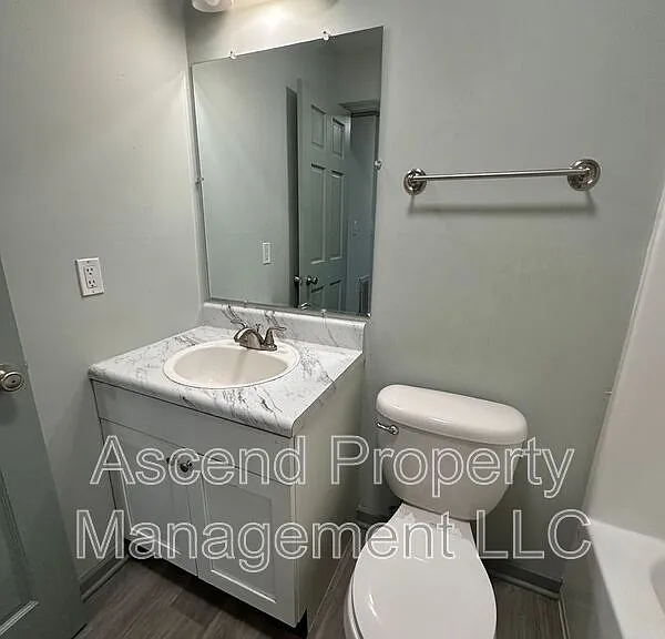 1801 Bailey Ave #B — Photo 7