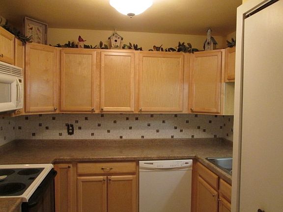 2nd image of 2929 Sunnyside Dr APT B229
