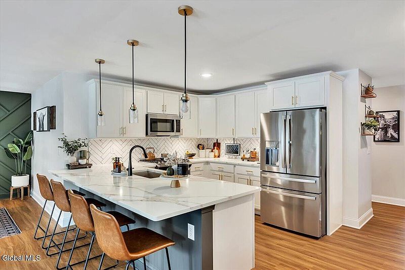 2nd image of 26 Arcadia Court