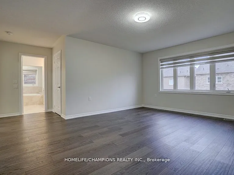 102 Benadir Ave — Photo 23