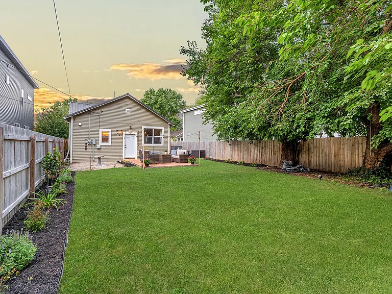 2205 Pleasant St — Photo 16