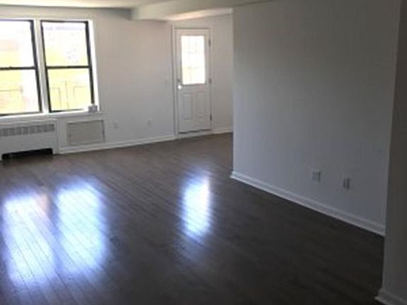 3rd image of 5611 94th St APT 5D