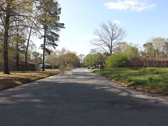4th image of 2301 Diane Dr