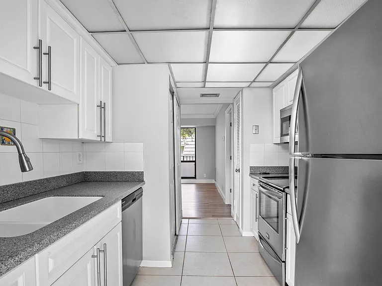 1120 Homewood Blvd #G204 — Photo 8