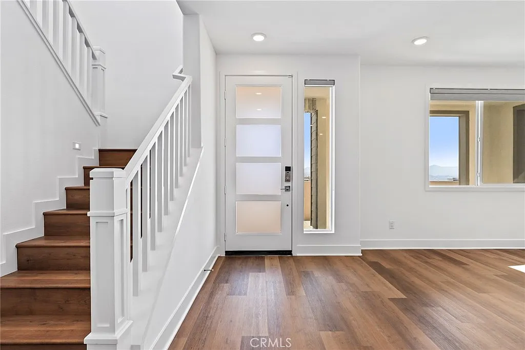 4 bed, 3.5 bath, 2246 sqft, $5,195 — Photo 2