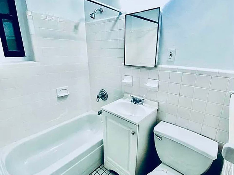 2nd image of 304 1/2 E 38th St APT 1