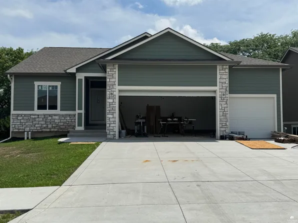 17258 Driftwood Bnd, Wamego, KS 66547
