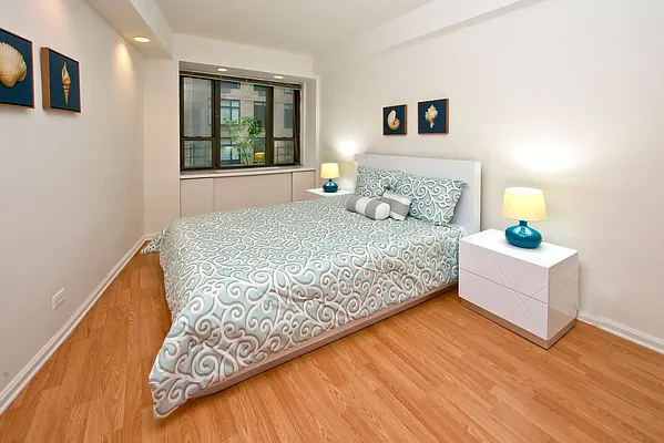 Rented by Manhattan Apartment Organization | media 36