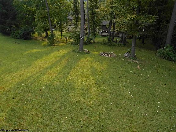 3rd image of 9 Lakeside Dr