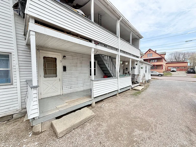 233-235 N Willard St — Photo 10