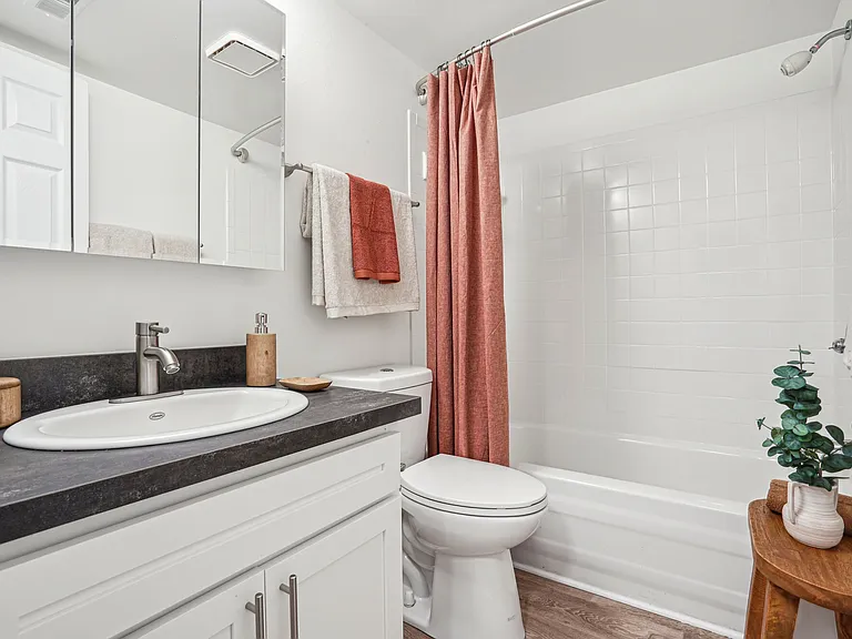 Woodbridge Apartments — Photo 8