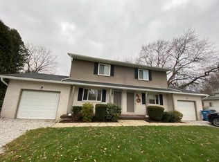 2490 Twin Lakes Dr, Uniontown, OH