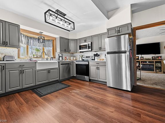 5th image of 6686 Mahoning Ave NE