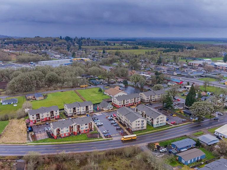Oak Springs Apartments — Photo 61