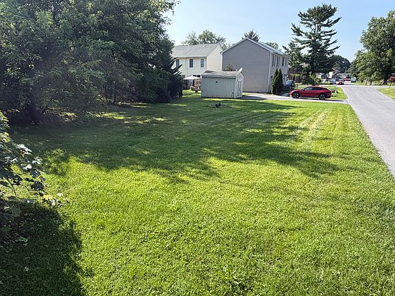 Plenty of yard for you to enjoy