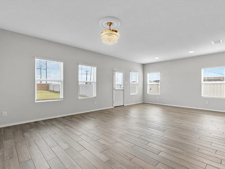 261 Hortus Dr — Photo 16