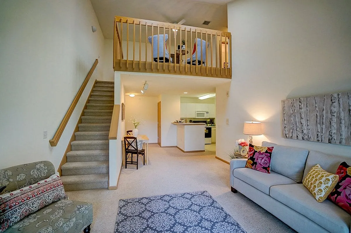 Hawks Ridge — Photo 3