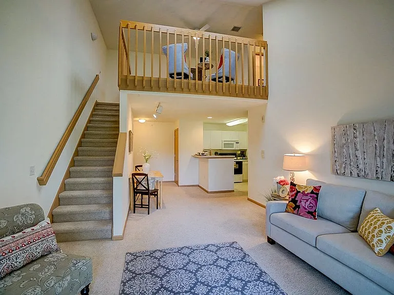 Hawks Ridge — Photo 3