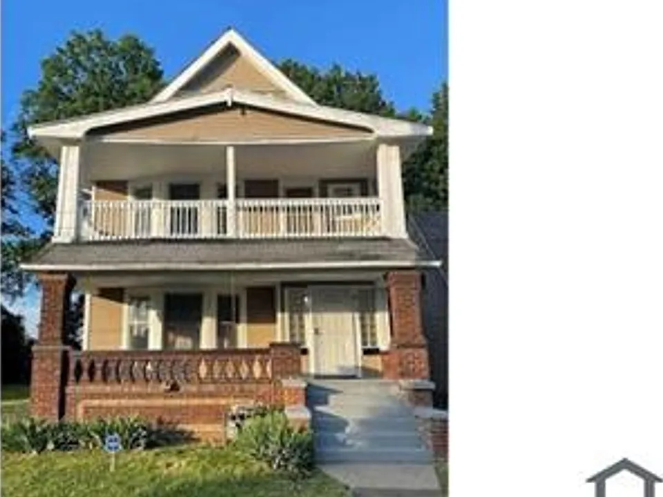 957 Parkway Rd