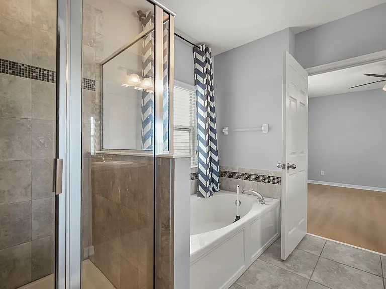 1300 Cavender Creek Rd — Photo 28