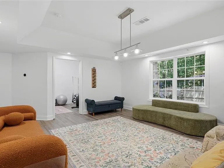 2540 Lansing Ln — Photo 20