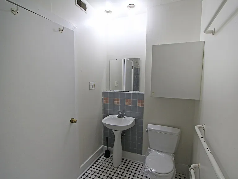 100 E Price St — Photo 21