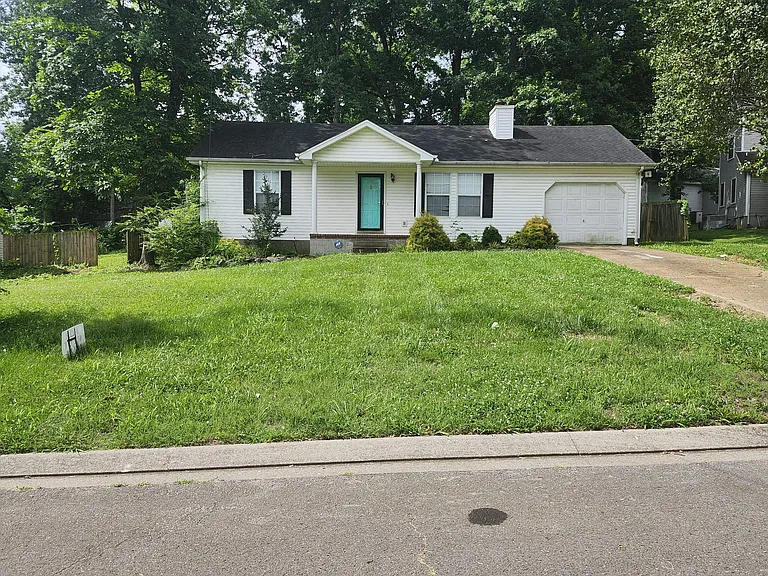 109 Drennan Ln — Photo 1