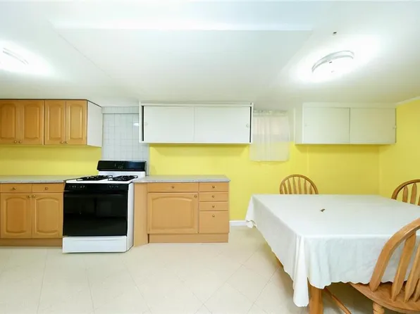 1813 Bay Ridge Avenue image 24 of 31