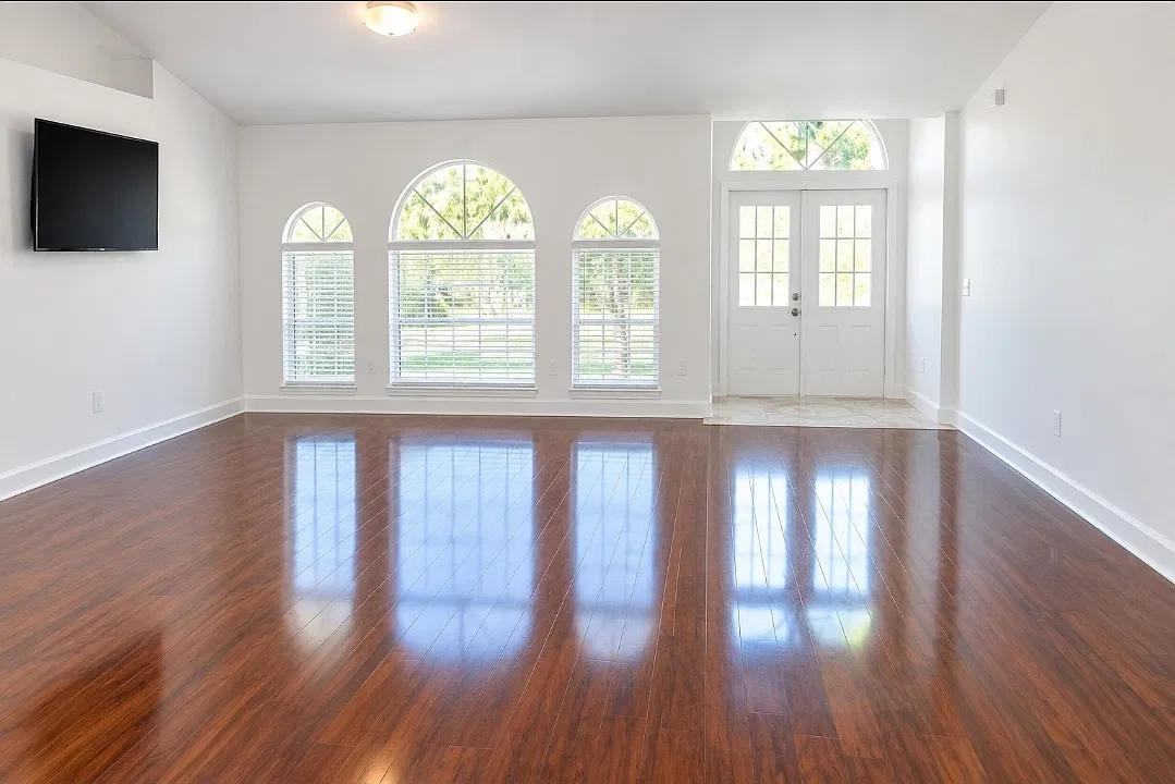 3 bed, 2082 sqft, $2,975 — Photo 2
