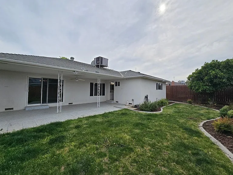 1484 E Sample Ave — Photo 52