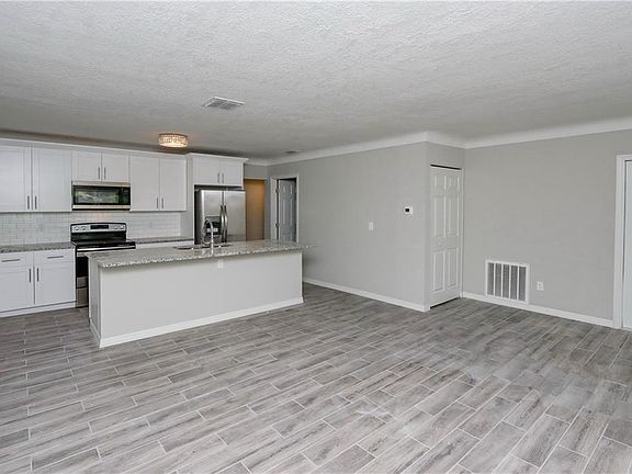 4th image of 1333 Woodbine St