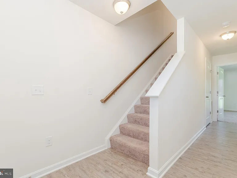 172 Drexel Ct — Photo 11