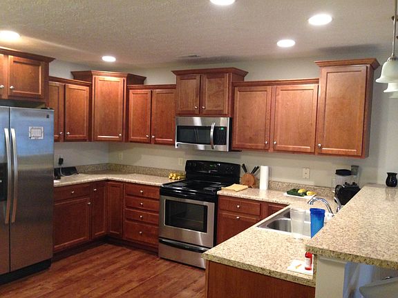 3rd image of 314 Lauren Circle Dr