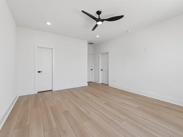 971 Highland Light Ln — Photo 32